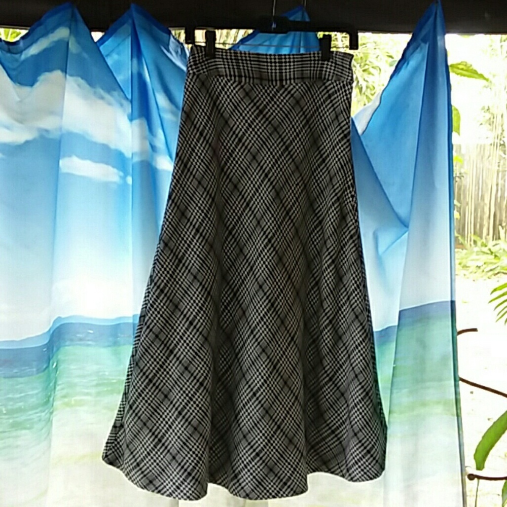 East 5th B+W plaid +houndstooth long skirt